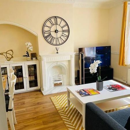 Superb And Comfortable 3Bd Home In Дагенъм Екстериор снимка