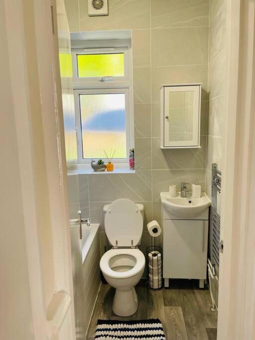 Superb And Comfortable 3Bd Home In Дагенъм Екстериор снимка