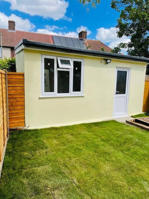 Superb And Comfortable 3Bd Home In Дагенъм Екстериор снимка